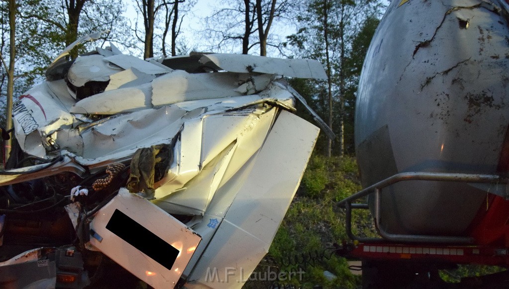 VU Gefahrgut LKW umgestuerzt A 4 Rich Koeln Hoehe AS Gummersbach P581.JPG - Miklos Laubert